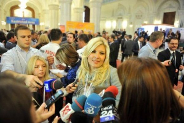 Elena Udrea îşi lansează candidatura de ziua ei